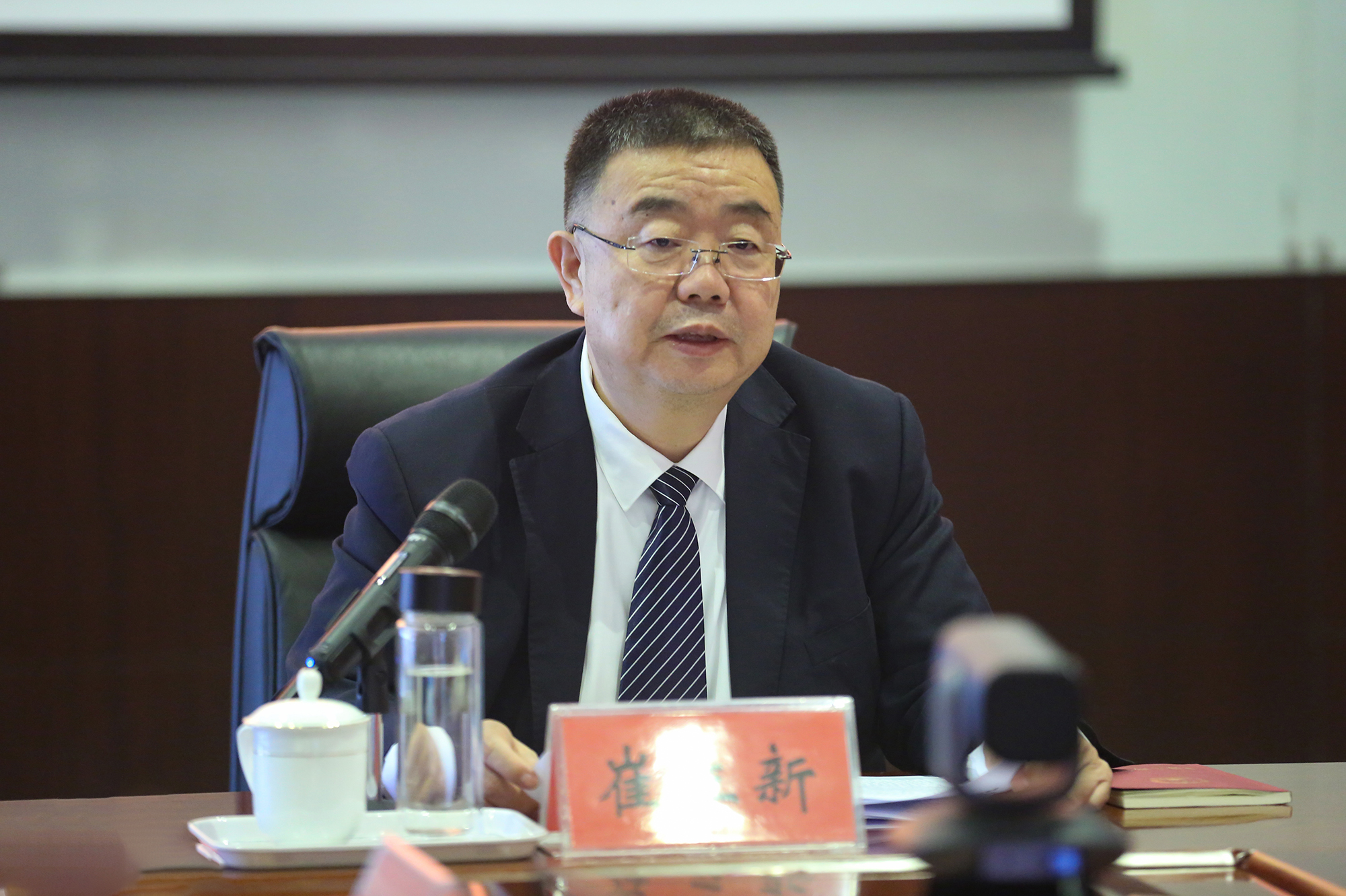 创新集团召开传达学习贯彻全国两会精神会议