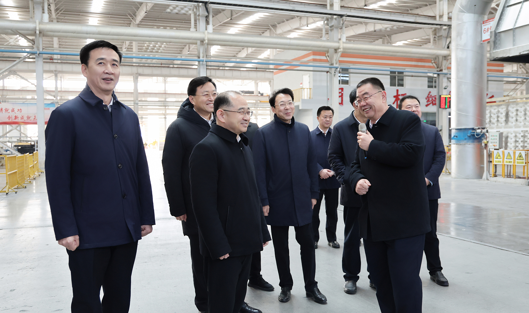滨州市委书记宋永祥，市委副书记、市长李春田来创新集团调研节日生产并慰问干部职工