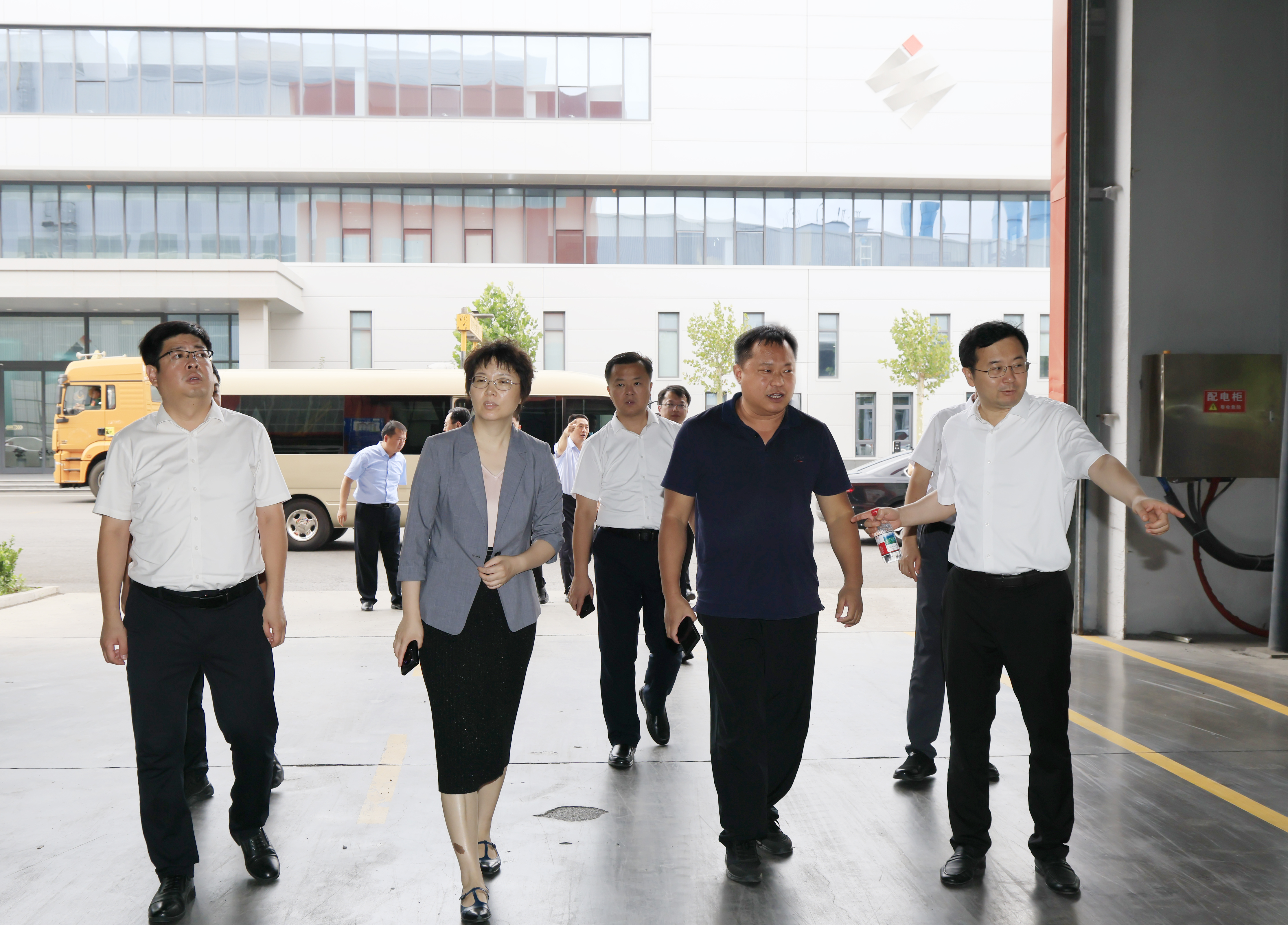 省发改委国民经济综合处处长朱红一行来创新集团调研