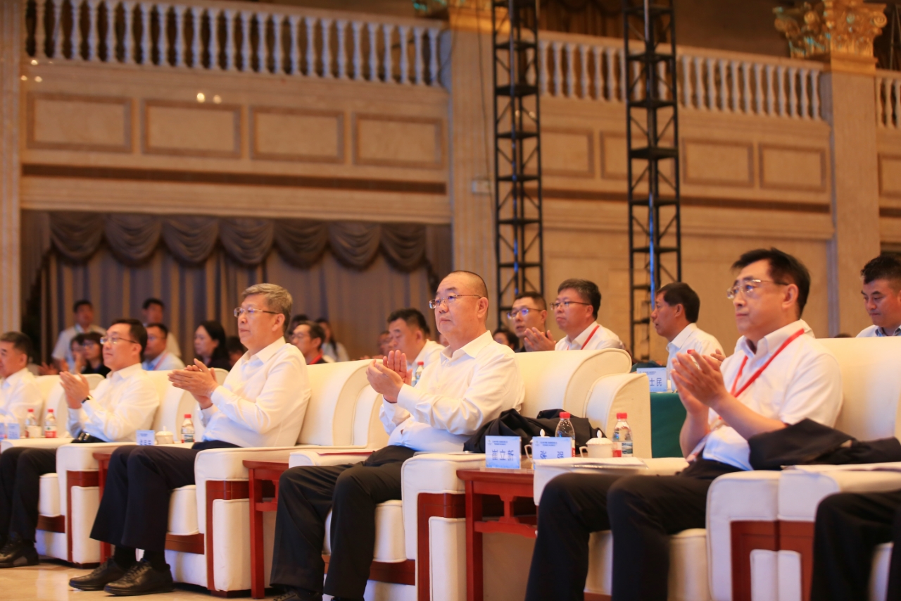 崔立新董事长出席第六届中国铝工业高质量发展大会并致辞