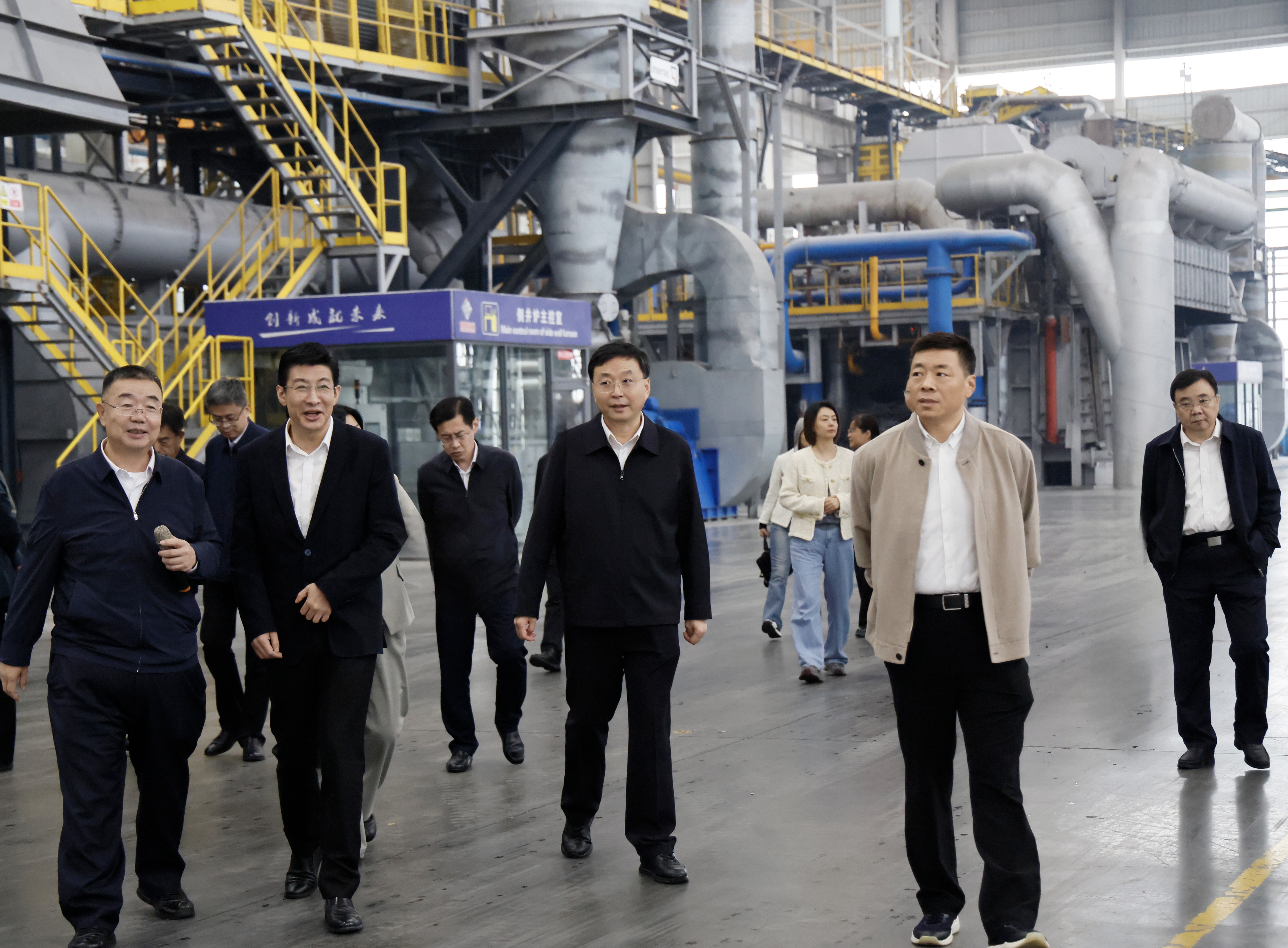 驻滨全国人大代表小组来创新集团调研